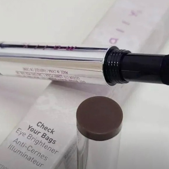 Mally Beauty "Check Your Bags" Eye Brightener in DEEPER - Picture 3 of 4